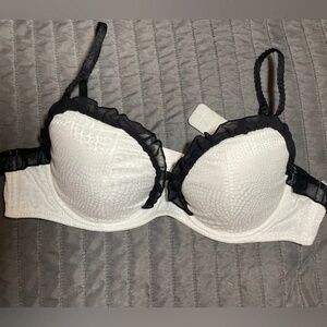 Love Haus Ivory and Black‎ textured ruffle bra size 34D NWT